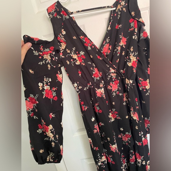 Soprano Black, Floral Maxi V-Neck Dress With Exposed, Ruffled Shoulder (Size: L) - Picture 4 of 4